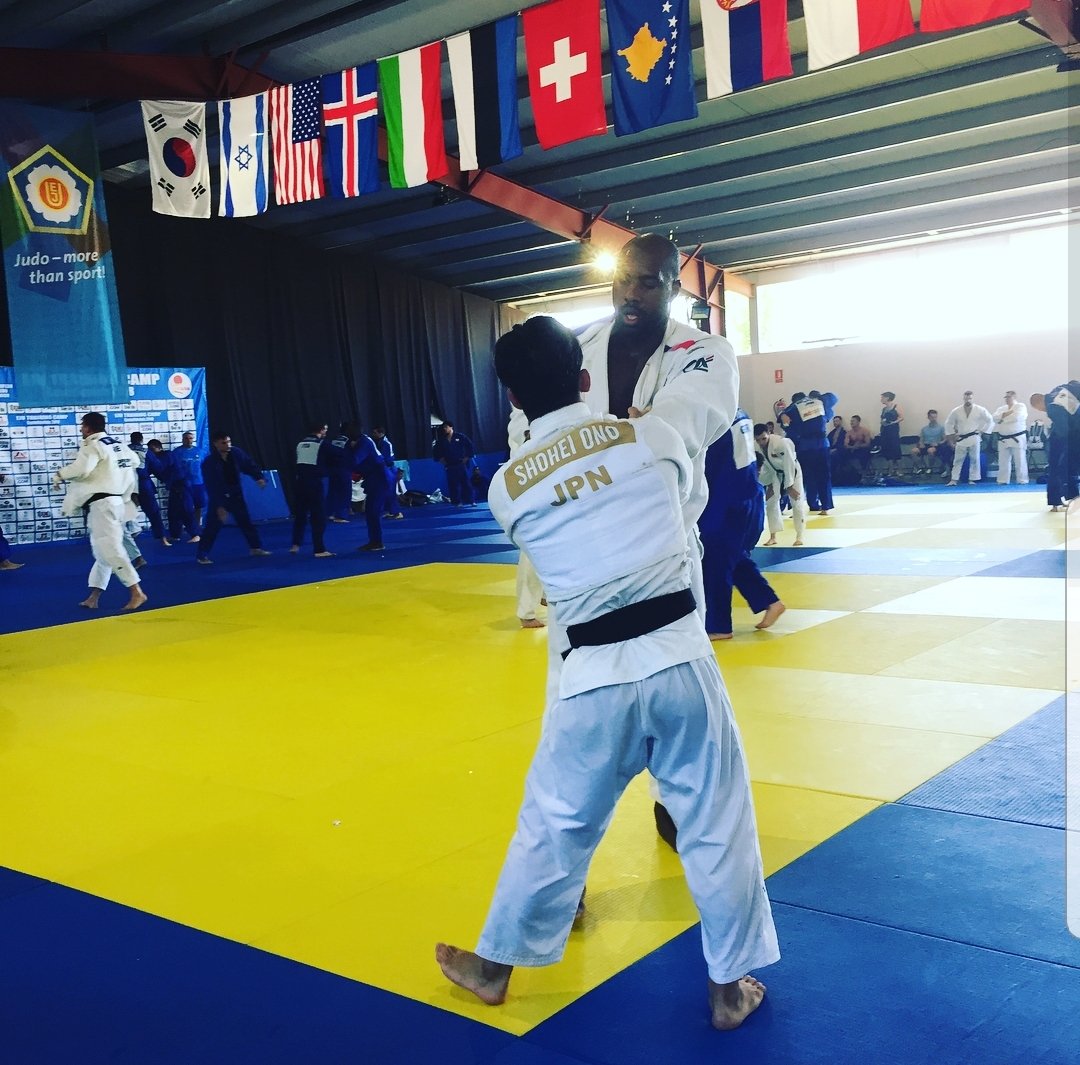 Judo's tweet photo. .@Olympics champion v @Olympic champion 

73kg @sono0203 🇯🇵 v 135kg @teddyriner 🇫🇷 randori in Spain.

Who wins?

🔁 Riner
❤ Ono https://t.co/GscDcfXmFg