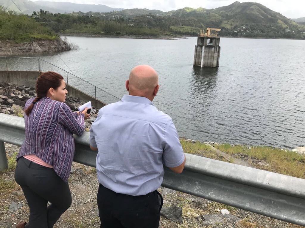 AcueductosPR's tweet photo. [Ahora] Director Ejecutivo #RegiónSur #HéctorGierbolini en entrevista con @YeseniaTorresFi para @NoticentroWAPA sobre medidas preventivas en embalse #ToaVaca #Villalba por fenómeno atmosférico #Beryl #Temporada #Huracanes2018 #AAAparaTodos #UnEquipo https://t.co/lDsAJF4kTd