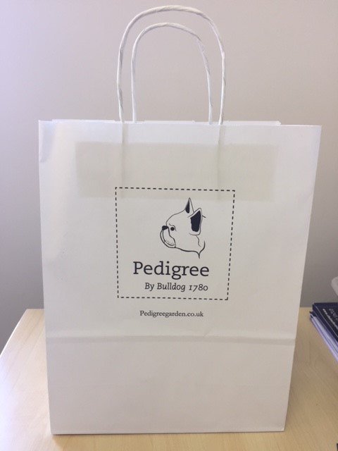 Smart_IncUK's tweet photo. Equipped your prospects with a professional brand image. 
Branded recyclable bags! 

#print #design #brandpromotional #brandedbags #marketing #exhibition #giveaways #brand #imagebranding  #hoddesdon #herts #london https://t.co/IVIQSV0RNb