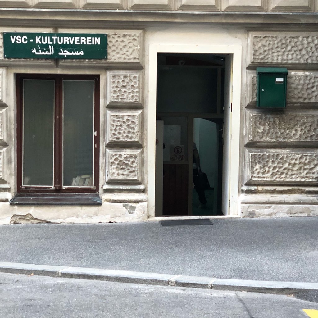 letteredavienna's tweet photo. #Moschee chiuse? Solo #parole https://t.co/G9d1edY437 #Austria #Vienna #governo #chiusura #Islam #Imam #salafita #radicale @sebastiankurz @HCStracheFP https://t.co/InL9snovYJ