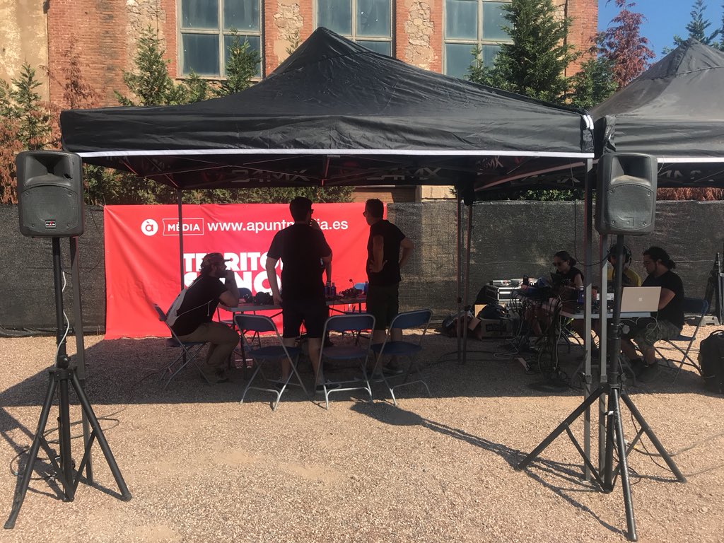 Ja estem en el <a href="/MusicPort_Fest/">Music Port Fest</a> des de #Sagunt !

En 15 minuts estarem #onair 

Sintonitza'ns per FM, per l'app o a través del web d' <a href="/apunt_media/">À Punt</a> 👉 goo.gl/1iMokq