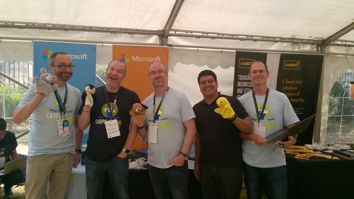 BrianLinuxing's tweet photo. Team @MicrosoftUK doing #serverlessDaysLDN ! https://t.co/bkCkm3Fx2c
