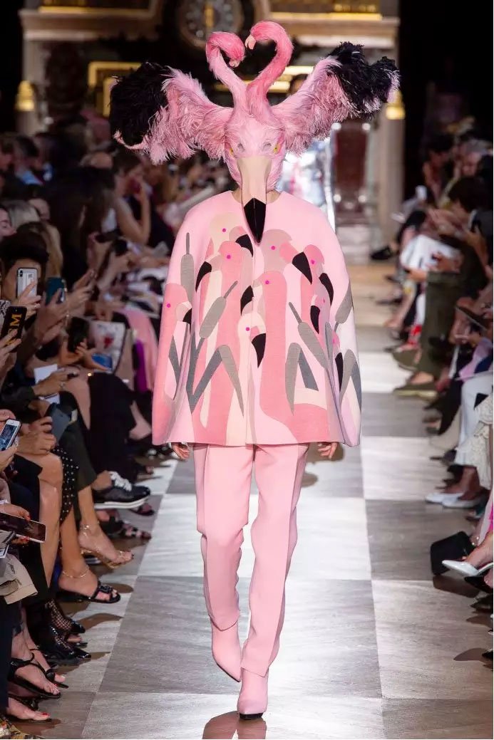 shenzhenblog's tweet image. #ShenzhenFashion #ShenzhenBlog  #Schiaparelli shenzhen.blog/en/the-flaming… One of Schiaparelli’s Looks caught my attention during the 2018 Fall/Winter Paris Haute Couture Fashion Week.