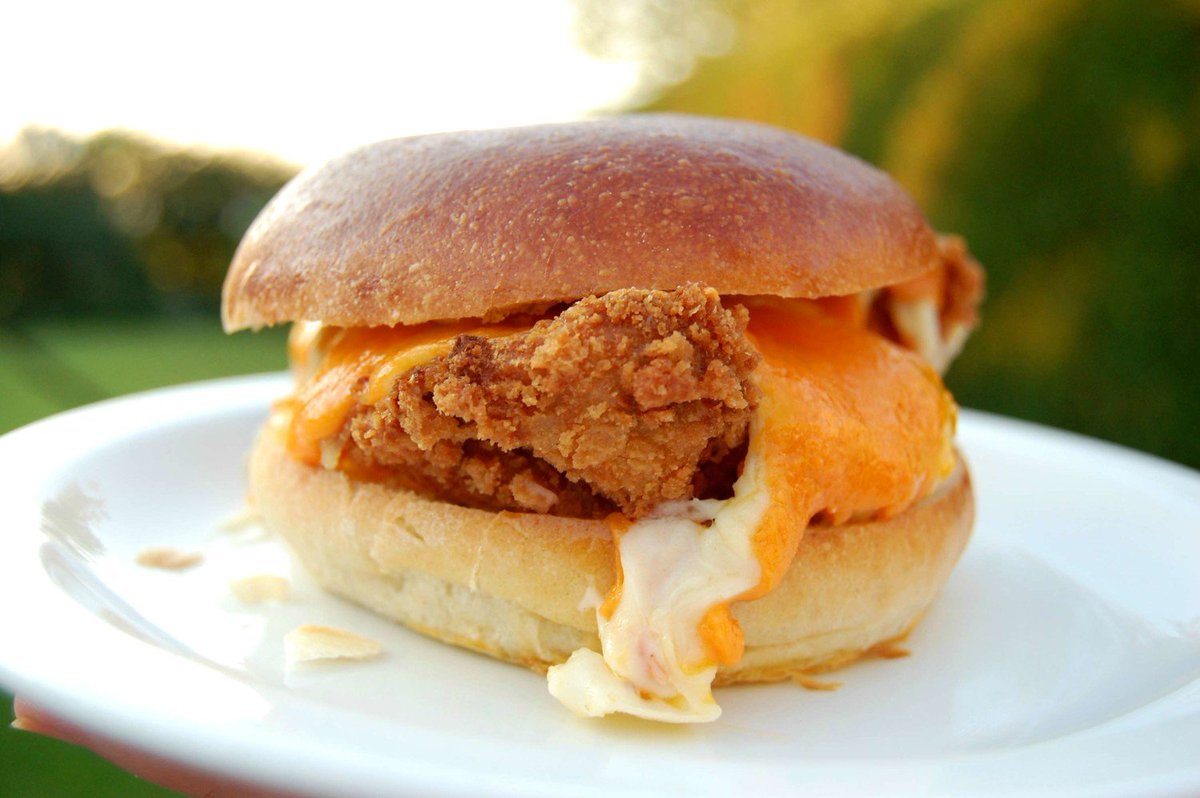 patrickbeddow's tweet image. Apparently it's #NationalFriedChickenDay today so err... here's some pictures of fried chicken - enjoy! 🍗