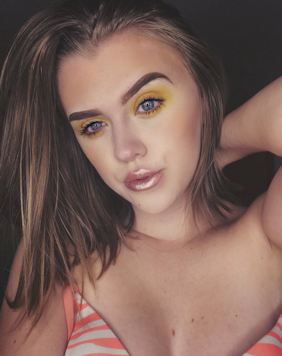 slayywithkay's tweet photo. Thirst trap is life 🙌 #JeffreeStarCosmetics @JeffreeStar https://t.co/OuvjXYSWTF