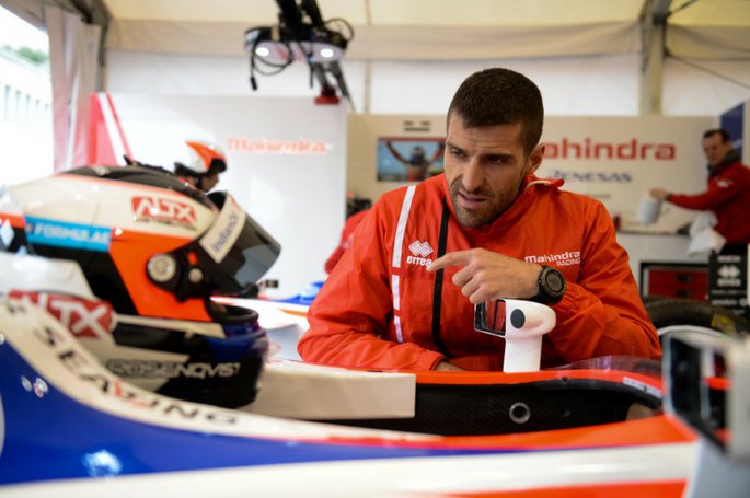 MahindraRacing's tweet photo. A master's degree in Motorsport. An adventure sports addict. Get to know @AC37, @FRosenqvist's Race Engineer. #MeetTheCrew

READ: https://t.co/KYDGvXpWOn https://t.co/7ZYbGCmUnb