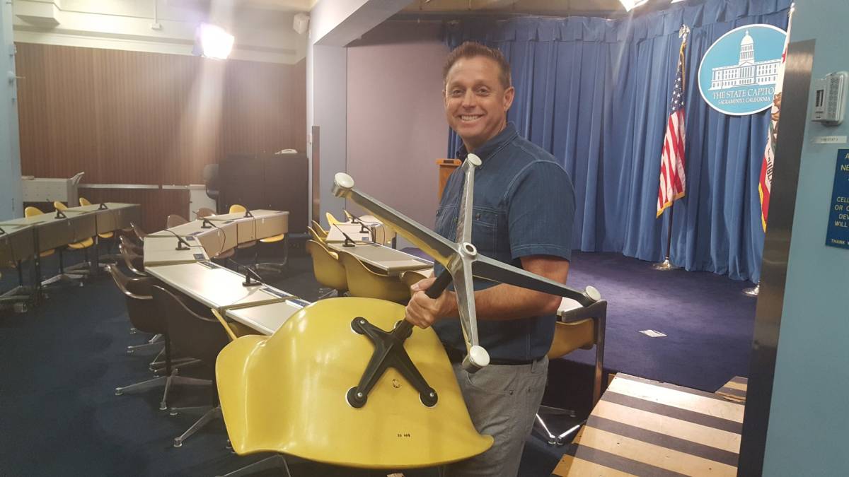 Thank you @1katieorr for the candid talk at the Capitol press conference room about the bright yellow chairs that brighten up room 1190. We enjoyed hearing your story on <a href="/KQED/">KQED</a>! ow.ly/5qef30kPbD0