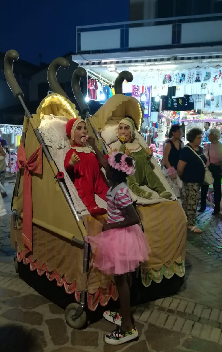 BIMturismo's tweet photo. La Notte Rosa dei Bambini ππ¨βπ©βπ§βπ¦ #BellariaIgeaMarina #bimfamily #bimforkids #estate2018 #pinkyourlife #lanotterosa18
Ph Alex Gabellini https://t.co/ODTMBnmFa9