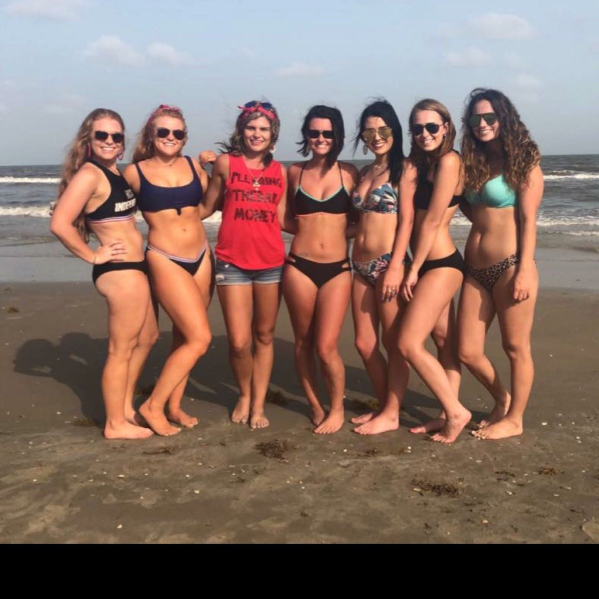 emirae12's tweet photo. Just in case yโall didnโt see it everywhere else ๐คท๐ผโโ๏ธ #4thofJulyWeekend #classycrystal #beachtrip2018 https://t.co/AHYBh0suEW