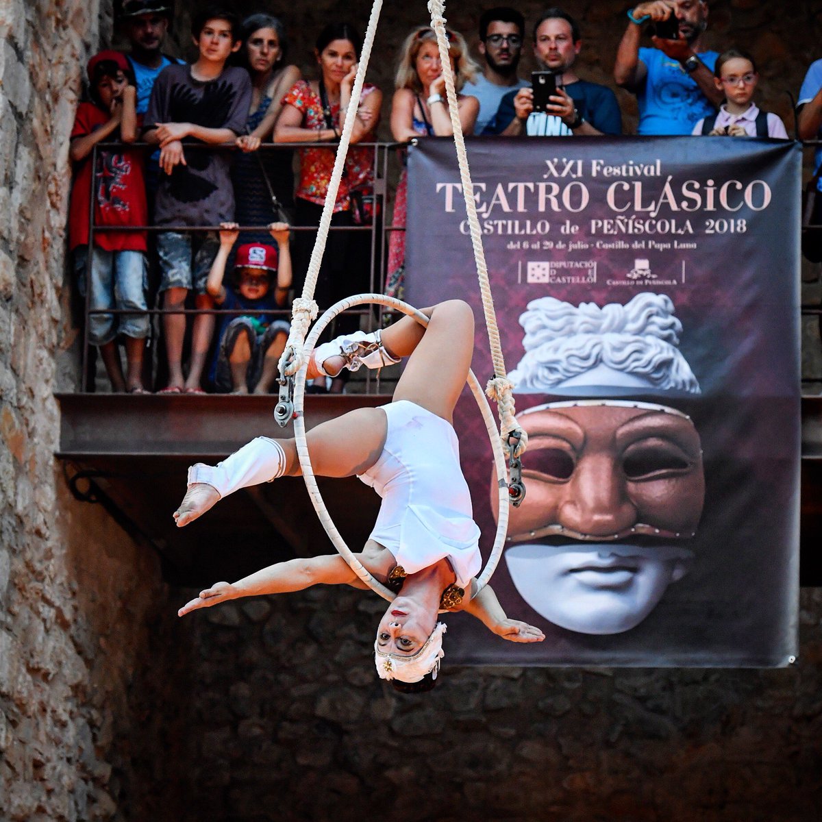 vilarjavi's tweet image. Comienza @TeatroClasicoP @dipcas con la obra #diosesymonstruos x el casco antiguo de @_peniscola #orgulldecs