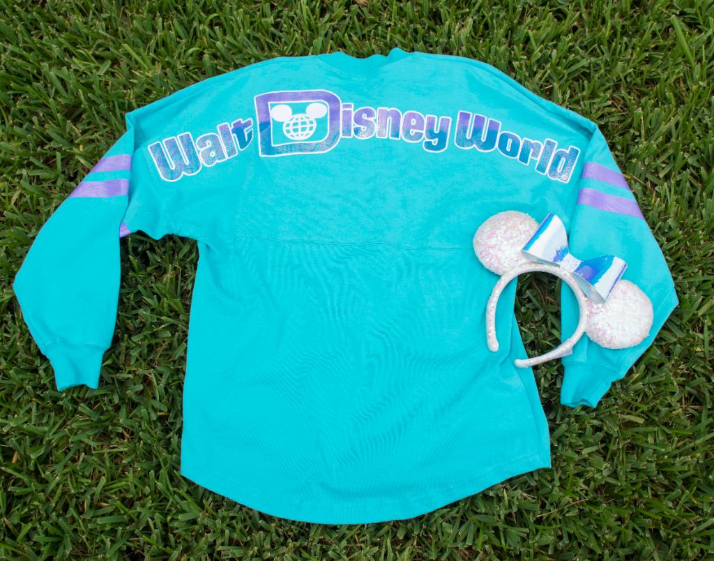 DisneySprings's tweet image. UPDATE—The Iridescent Minnie Mouse Ears will debut tomorrow, July 7, at World of Disney and DisneyStyle! Be a trendsetter in the parks with this sparkly new accessory and spirit jersey while supplies last.🐭✨🦄 #ShopDisneySprings