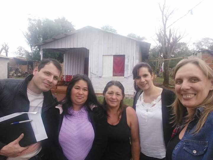 Junto al presidente del HCD Luis Grun, concejal Julia López, y el Dr. Aldo Palma visitamos a vecinos en el Barrio Malvinas. 
Seguimos trabajando y creciendo juntos!