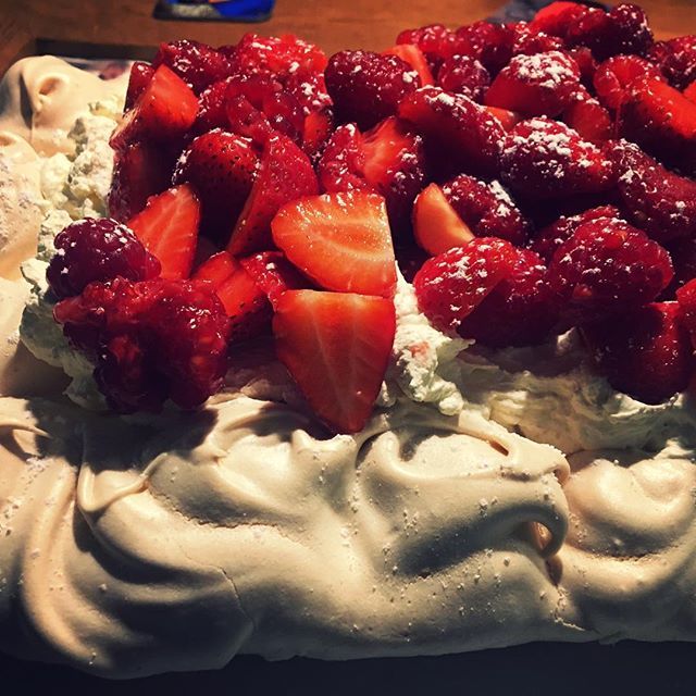 A bit of a mean and moody pavlova..
Meringue is so easy to make and a great one to make with kids. My mum makes The. Best. Pavlova and it’s a staple at all family events. She has a very simple secret to make it “oh so chewy” which is just how I like it. … ift.tt/2uat7Wn