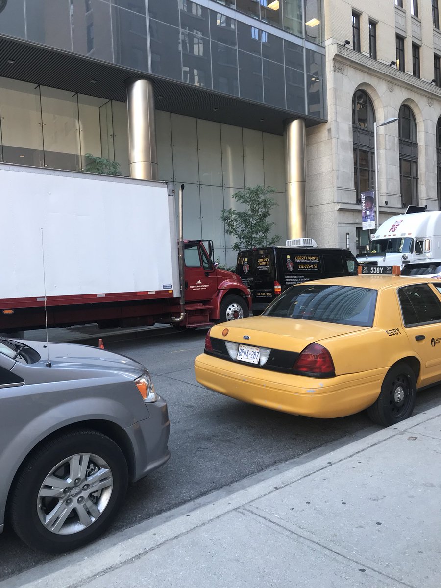 ranveerlochab's tweet photo. @WhatsFilmingON @WhatsFilming setting up for #suits filming? Lots of nyc cabs and productions trailers around the #bayadelaide area #SuitsUSA https://t.co/DfJ5OOOYaS