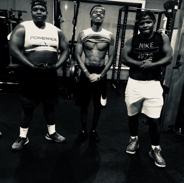 davidhylick's tweet photo. My brother told me to follow him he know the way 🏈🏈💪💯#kashmode https://t.co/lll1dKzxA1