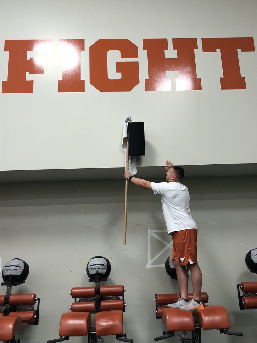 TexasAP's tweet photo. Opportunity looks a lot like hard work. At the surface it can seem tedious, but rooted in any job is the opportunity to learn, grow, and prepare for the next. We appreciate our interns for the work they put in each week! #opportunity #thelittlethings #utexasstrength https://t.co/EfXe6kTOPV