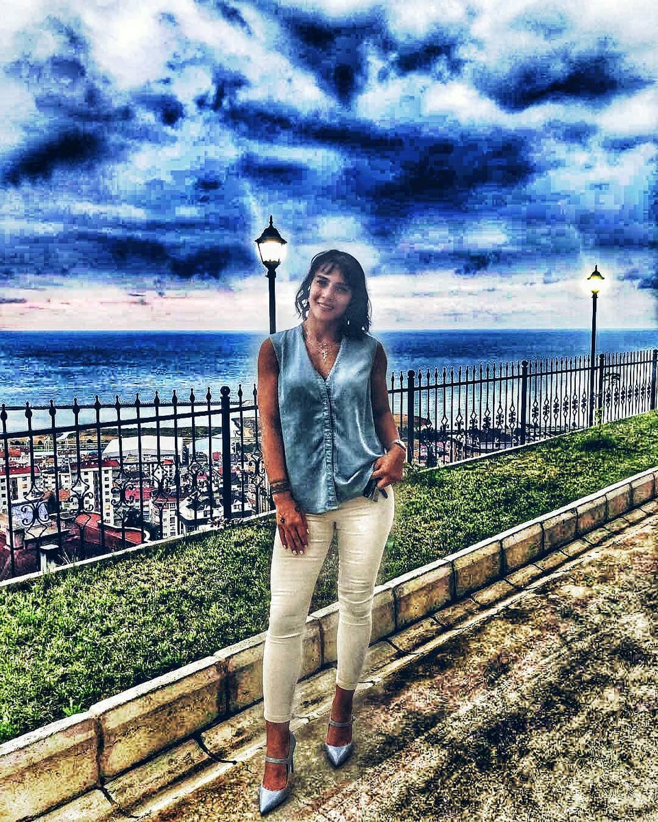 Zzeyy22's tweet photo. Yüzün çiçeklerin en güzelidir 😍😍😍 @sabriyesengul #sabriyeşengül ♥♥♥ https://t.co/EnazYAu6qd