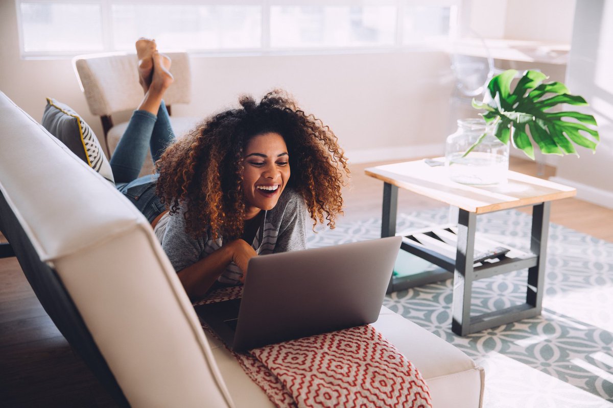 CornerstoneInc's tweet photo. Is your company using #chatbots yet? Here's how #HR teams can use chatbots to re-brand their candidate experience, connect with their employees and reduce their recruiters' workload:  https://t.co/FFGkjlaiOB https://t.co/g3HkDqUf0V