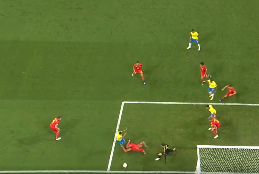 qhuy85's tweet photo. #WorldCup for those who said the ball was allready out, it's clearly not and #var failed! what a joke for what are they there? #brazilvsbelgium https://t.co/CH4yXltTE2