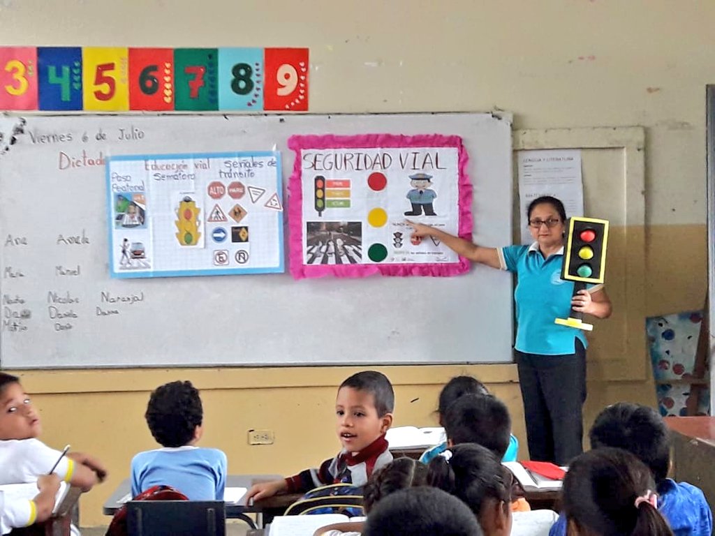 EducacionZ5_Ec's tweet photo. Niños y niñas de la Escuela de Educación Básica Víctor Emilio Estrada del Distrito de Educación Balao- Naranjal, fueron capacitados en Educación Vial mediante juegos y didácticas en el aula de clases. #PorLaEducaciónEc https://t.co/n089wBc07H
