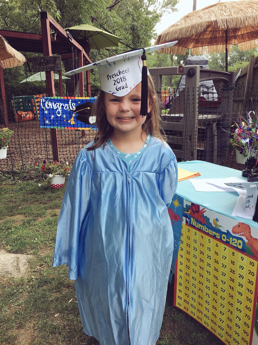 bttopo's tweet image. 1st of many #graduation ceremonies...the first one was pretty adorable. 👩‍🎓🎉 #ej #preschoolgraduation