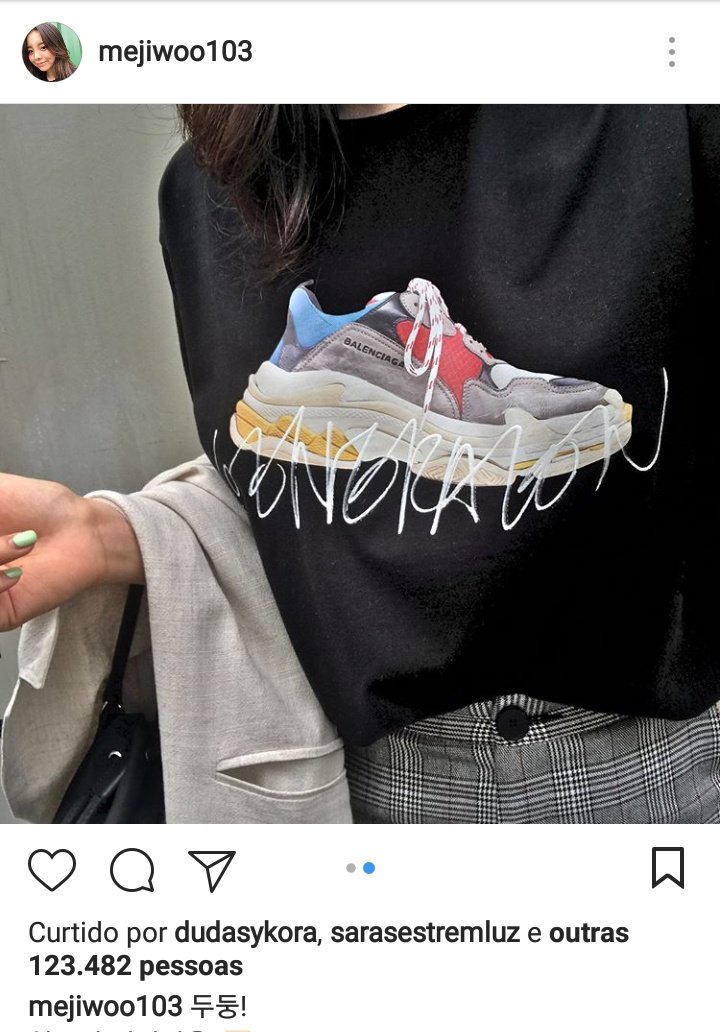 slowtaehyung's tweet photo. Praticamente metade desse mundo acha aqueles tênis da balenciaga feios demais, os que hoseok usa muito, mas oh o que a jiwoo anda fazendo pra lojinha dela https://t.co/4CriPmekaj