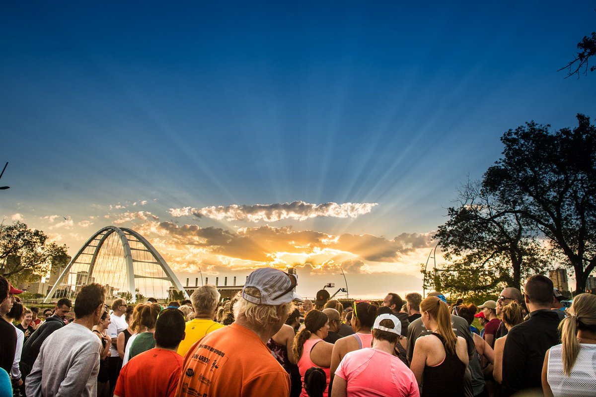 csorbapaints's tweet photo. The #JOYMob @Nov_ProjectCAN was at it again early this morning and so was the beautiful sunrise #YEG #ExploreEdmonton @Nov_Project #justshowup #freefitness #community @CityofEdmonton They lit up the rivervalley with positive vibes before most of the city was even awake. https://t.co/sswei2fXfq