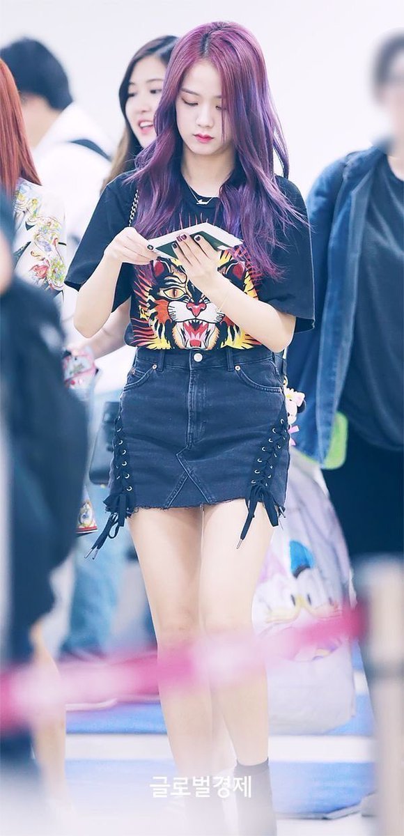 jisoo14501209's tweet photo. BEST AIRPORT FASHION BY JISOO 
#BLACKPINK #BLINK #JISOO https://t.co/PmZor3FX8q