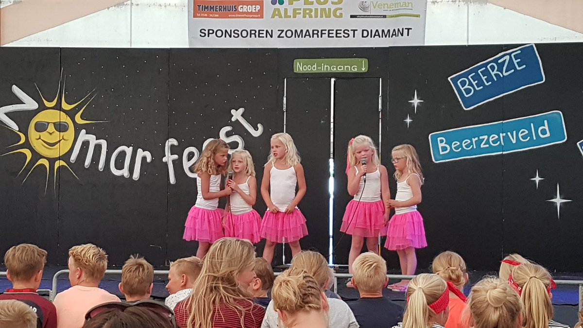gerritmid's tweet photo. De mini-playbackshow van het Zomar-feest in #Beerzerveld is van start gegaan @zomarfeest https://t.co/74NIMa31eq