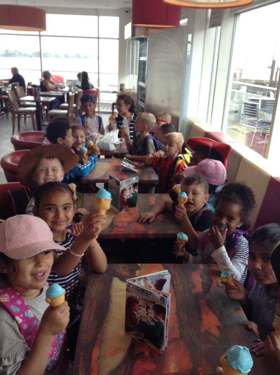 Eventually rain stopped play at barrage island even though the brave pirates wanted to keep going. It didn't dampen our spirits and we enjoyed a yummy ice cream out of the rain!!