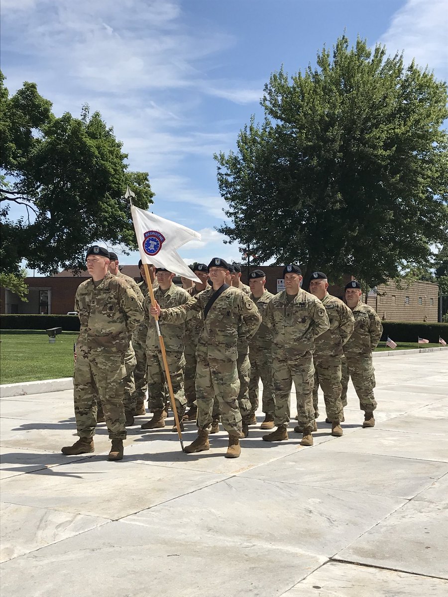 USAREC_Clev_CSM's tweet photo. What a great day to be a Soldier/Rockstar..!! Change of Responsibility between 1SG Smith and 1SG Osborne!! 

Welcome 1SG Osborne and family ..!!!! #Cleveland https://t.co/LS72eeaKbI