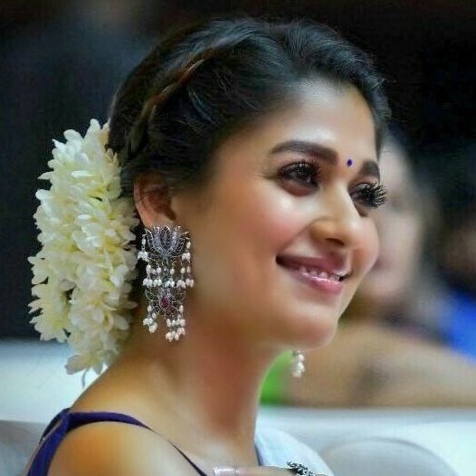 OnlyNayanthara's tweet photo. @Nayan_Addict 😁😁😁 https://t.co/4O46lFi6MC