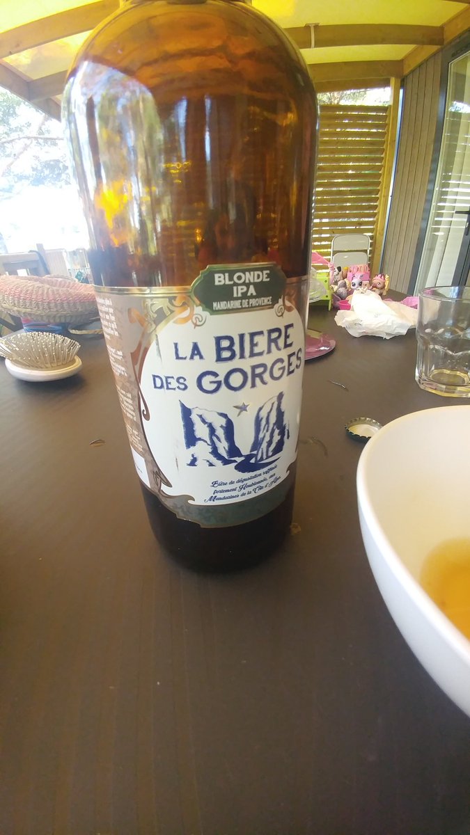 taczd's tweet photo. Biere artisanale :  apres la rousse aux agrumes, la blanche au citron, la blonde aux mandarines !  Tres bon @bieredesgorges https://t.co/z4FAFQPjVp