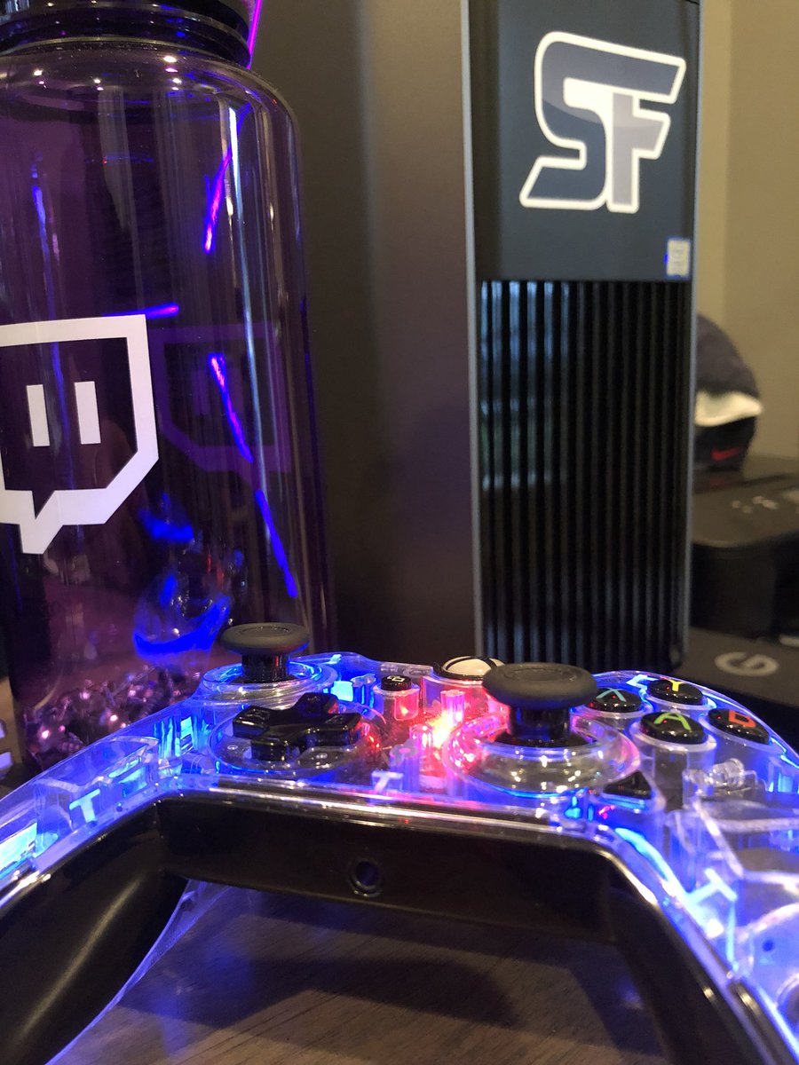 thestevefreeman's tweet image. Just can’t grasp the whole keyboard/mouse thing for gaming, so what’s the best controller to use?? #help #gamerhelp #nube #gaming