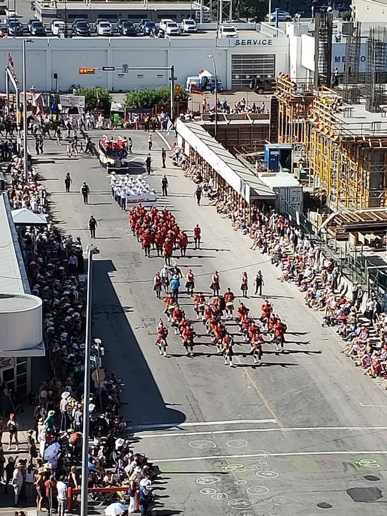 RCMPAlberta's tweet photo. Top o' the morning to y'all from the Alberta RCMP @calgarystampede! #StampedeParade https://t.co/Kl5rUnz6vu