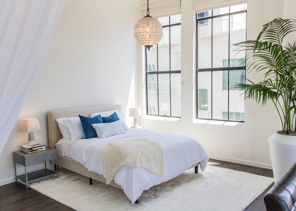 Alma_Lam_'s tweet photo. Loving the high ceilings and casement windows throughout.  Open floor plan with lots of natural light.  List price:  $899,000.  #DTLA #realestate #justlisted #loft https://t.co/ywifzUZykj
