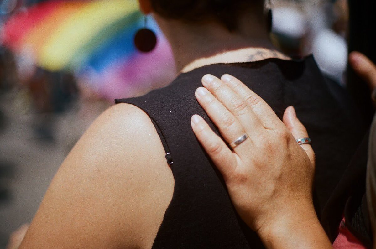 thatssoerin_'s tweet photo. #ChicagoPride on #35mm 🌈🎞 https://t.co/D66pOGDdnR