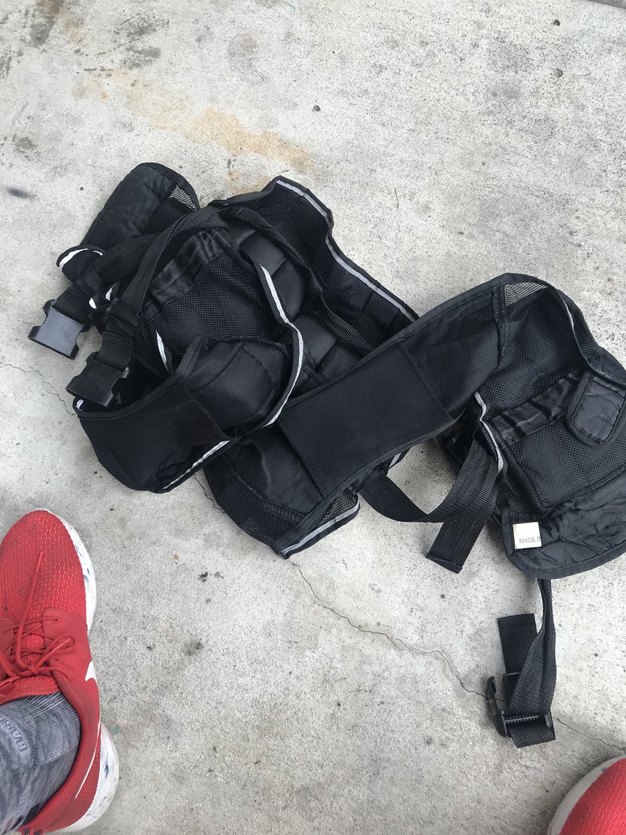 ToniooMackin's tweet image. Solid workout and 2 mile run in Ft my cousin #ExtraWeight 😂