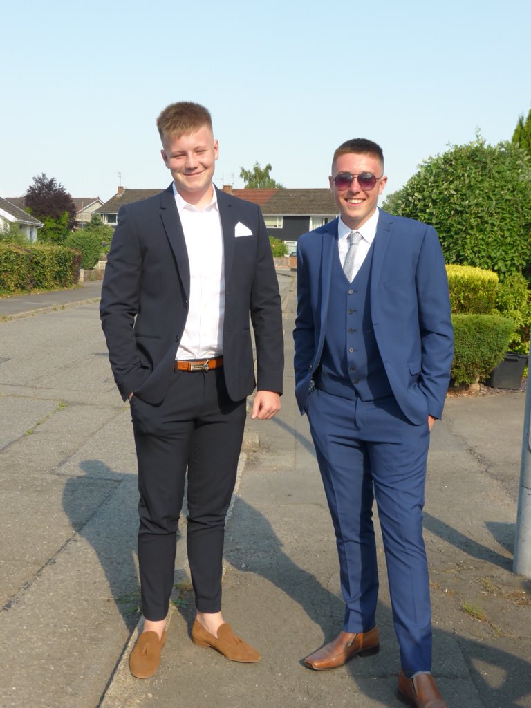BettinaJeffers's tweet image. Prom night @CaerleonComp #lookingdapper #allgrownup