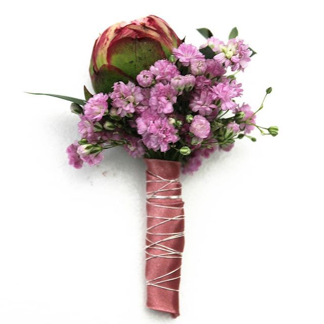 gb_floristik's tweet photo. Heute der #Anstecker für den #Bräutigam passend zum #Brautstrauß von gestern
.
https://t.co/mPD4Obzyuf
.
#goldblatt #blumen #hochzeit #event #floristik #blumenliebe #herford #bielefeld #gütersloh #minden
#weddingflowers #flowers #florist #eventflowers #… https://t.co/wnt4gKxoAj https://t.co/NeT0Fb2fx9