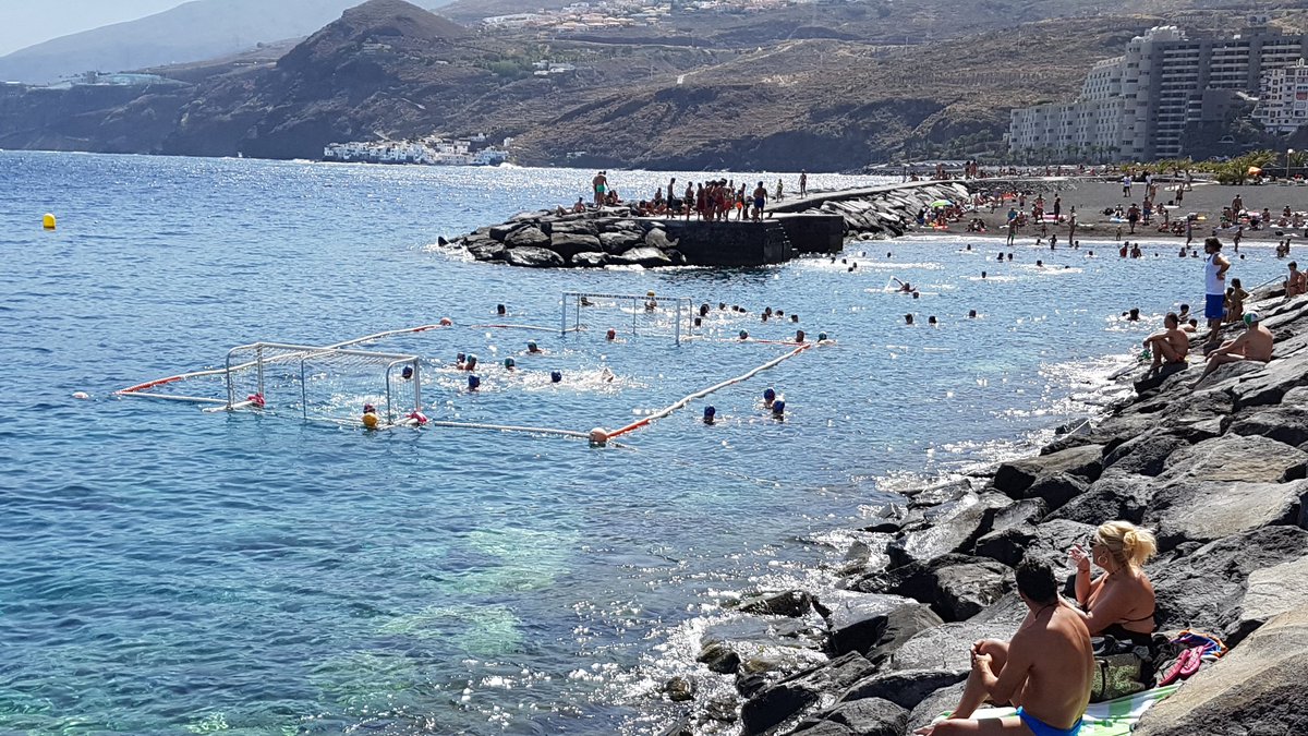 Siguen los partidos del "VIII Torneo Internacional Isla de Tenerife de Waterpolo". Deportividad y diversión. 🤽‍♂️☀️🤽‍♀️

#CNEcheyde #Tenerife #Waterpolo #WPlaya18