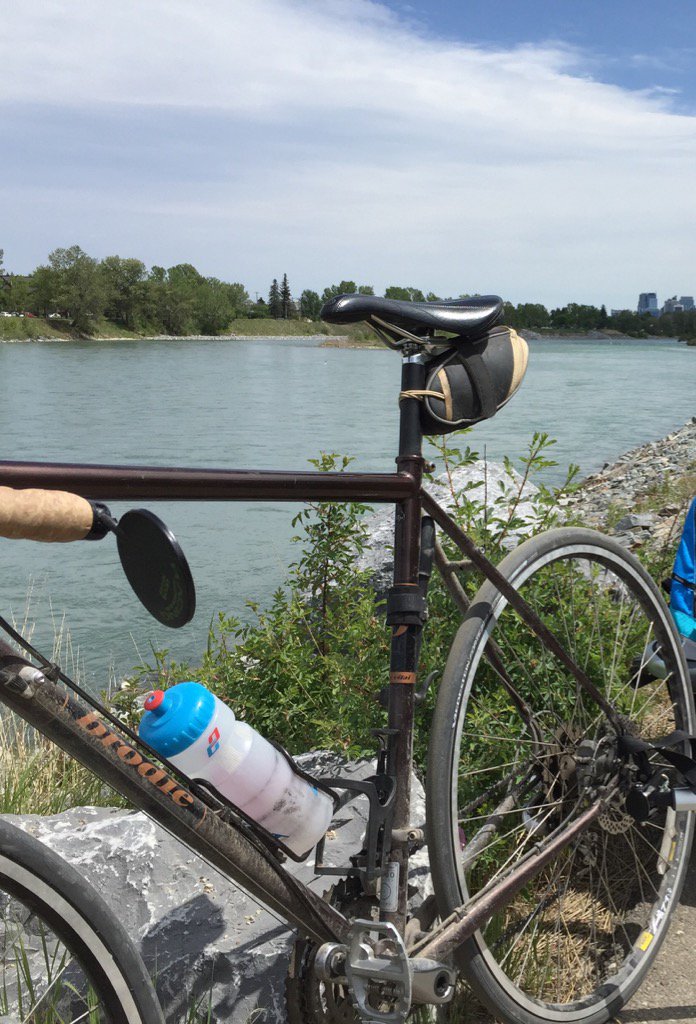 Aviv's bike was stolen in mission. It's a brown Brodie Elan Vital. Keep your eyes open, if you will. Please RT