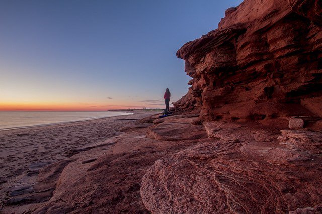 ECampbellPhoto's tweet photo. North coast of #PEI at sunrise. —
—
#wildlycreative #canon5dmarkiii #canonphotographer #canoncanada #landscape #sunrise #redcliffs #canada #selfie https://t.co/fjuEgRhQew https://t.co/OcVfvV6Kod