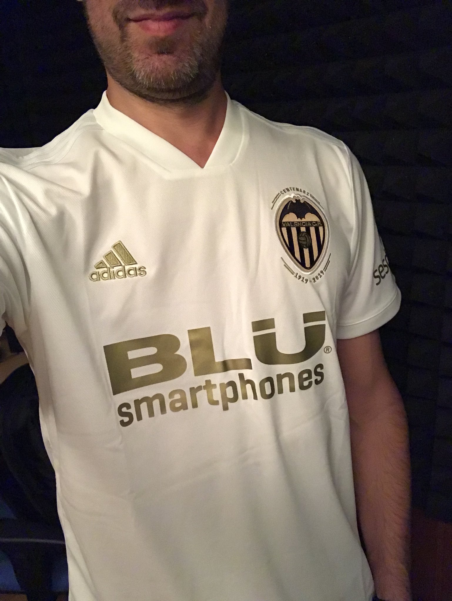 Valencia CF Twitter: "🔝🔥🦇 Récord de ventas en el lanzamiento de la camiseta del Centenario 👕💯 https://t.co/QbRijYVkVR" / Twitter