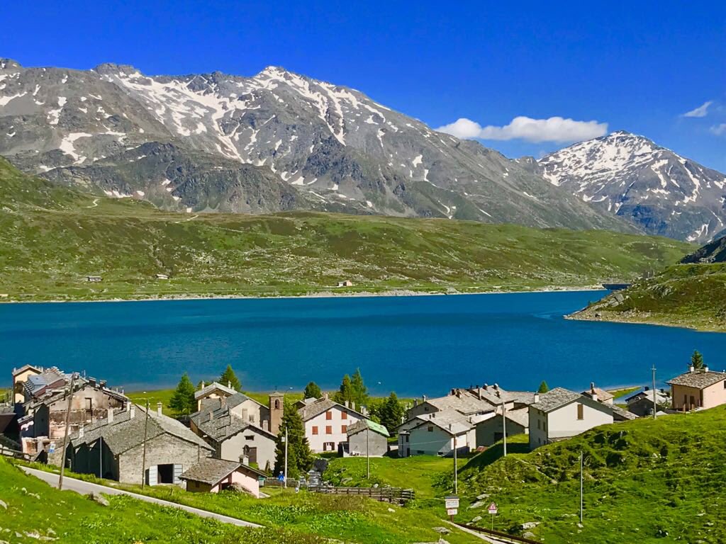 Dall’8 luglio la strada SS36 rimarrà aperta dalle 5 alle 21,30 fino a nuovo avviso, salvo improvvise chiusure di breve tempo a causa dei lavori effettuati o per superamento soglia movimento.
Passo Spluga aperto 24 ore #madesimo #SS36