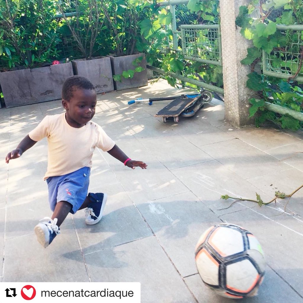 FABIENNE_CARAT's tweet photo. 🙏😌 #jefonds
#Repost @mecenatcardiaqu with @get_repost
« Farward met toute son énergie dans son coup franc, quel bonheur de pouvoir jouer au foot comme ses camarades depuis son opération ! Tous pour les bleus, on croit en vous ! ⚽🏆🇫🇷 #heartbeat #cupofworld #football » https://t.co/aaRrMTCcdD