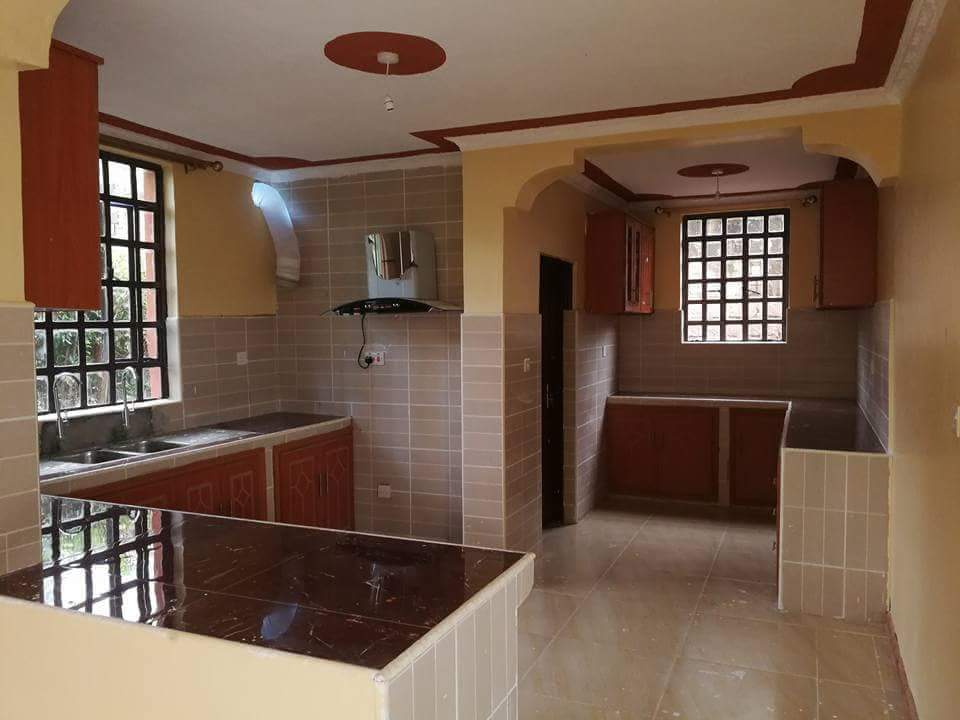 SurbubiaK's tweet photo. Lavish 4 bedroom massionette plus study room/office 
Price 13 million negotiable 
On an 1/8th
Located 800m from the tarmac
All bedrooms are ensuite very spacious
Spacious living room and dining room
For more information or viewing contact 0704538185 https://t.co/OUjEUKYXnx
