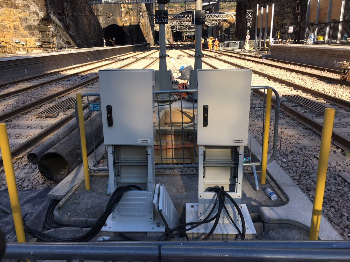 NetworkRailLIV's tweet photo. DAY 35: Seven weeks into our transformation - platforms progressing nicely today at #LiverpoolLimeStreet👍 #KeepLiverpoolMoving https://t.co/otOjTF42HT