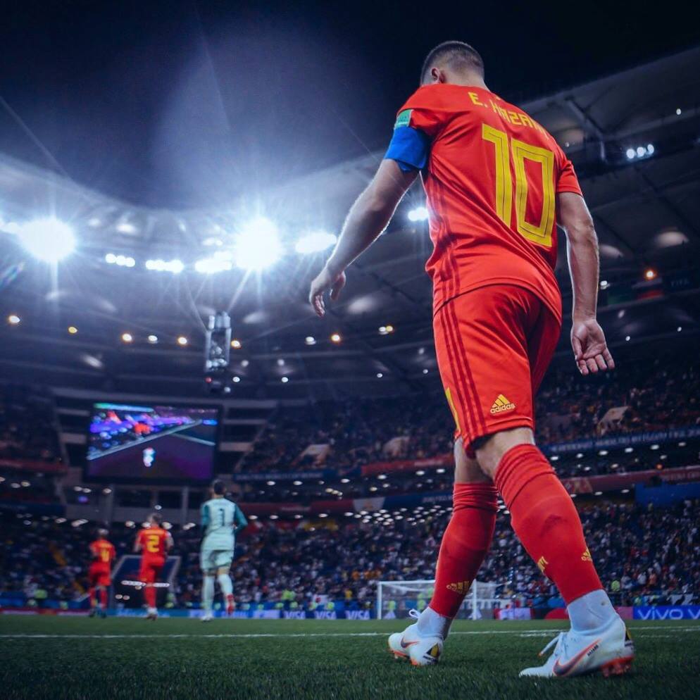 SoyFan10's tweet photo. Qué calidad de este hombre, pareciera que la pelota sonriera cada vez que esta en sus pies. El único 10 en la cancha, el futbolista que solamente está por debajo de Messi y Ronaldo.

¡DON EDEN HAZARD! https://t.co/TDKN3uiXTO
