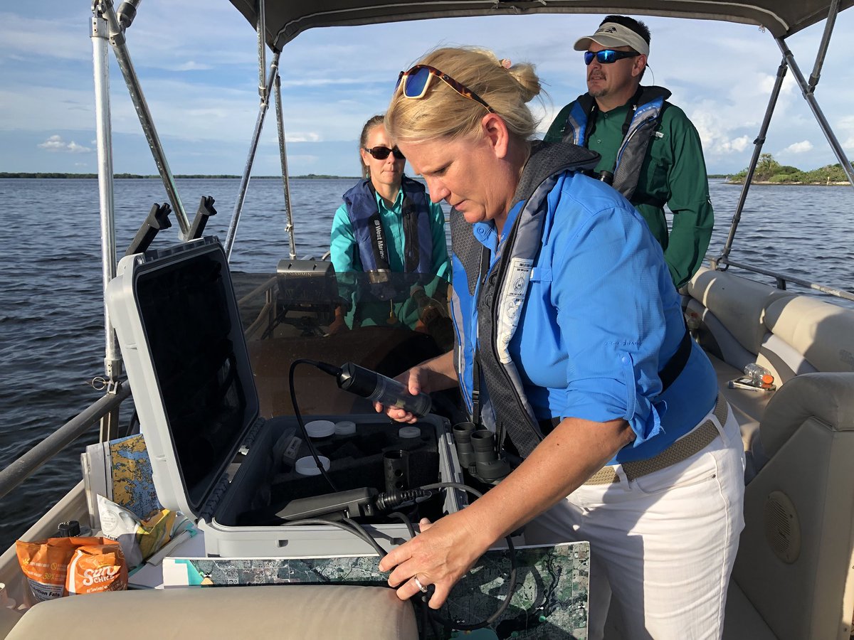 NoahValenstein's tweet photo. Florida Coastal Office staff like Mindy, Mary, Keith and Heather monitor and protect Florida’s aquatic preserves. Much of our daily water quality monitoring is done with the help of volunteers. Thank you! @Aquatic_FL #DEPintheField (2/3) https://t.co/MbRhV07z0V